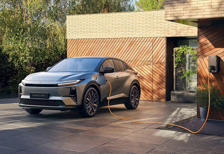 Köp Toyota C-HR+ elbil till 0% ränta med Easy Billån